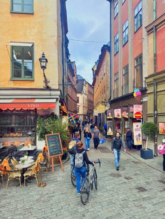 0D0637CF-FB2B-4F2E-9D72-9E85B7E90009