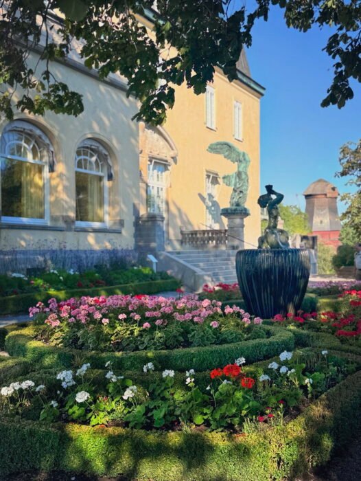 6A8873EE-09AA-442A-87C4-C4FBFD54B024