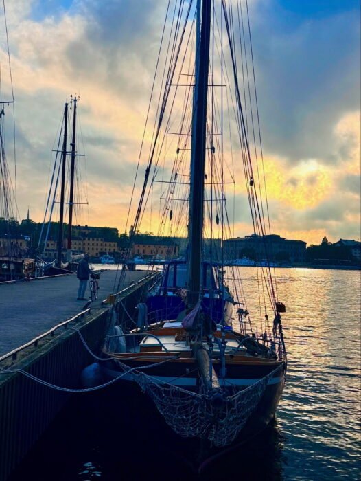 7A164BA3-4F6C-404B-AB45-38368393F6A1