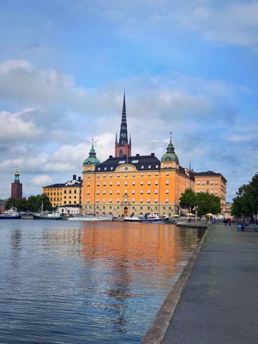 CDD63934-F9A7-476C-898E-55C989C06D7D