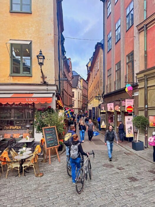 E4EC0DD4-52E5-4AA2-AE42-0D96944A3BDD