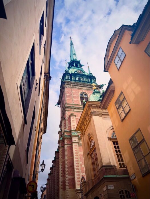 F4669B33-5B2D-4ACE-8963-10ECDC6E0652